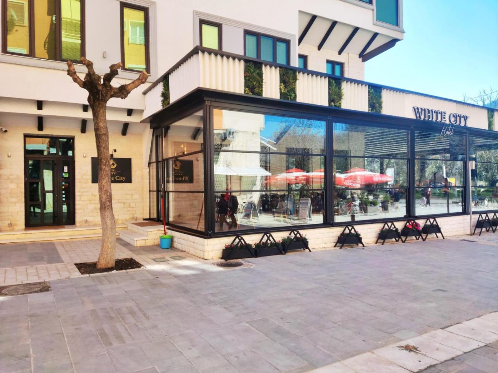 & Restaurant White Hotel Berat