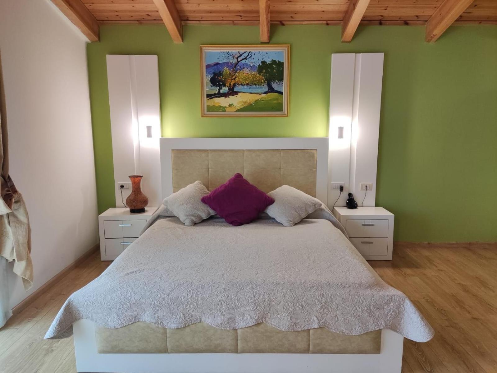 Hotel & Restaurant White