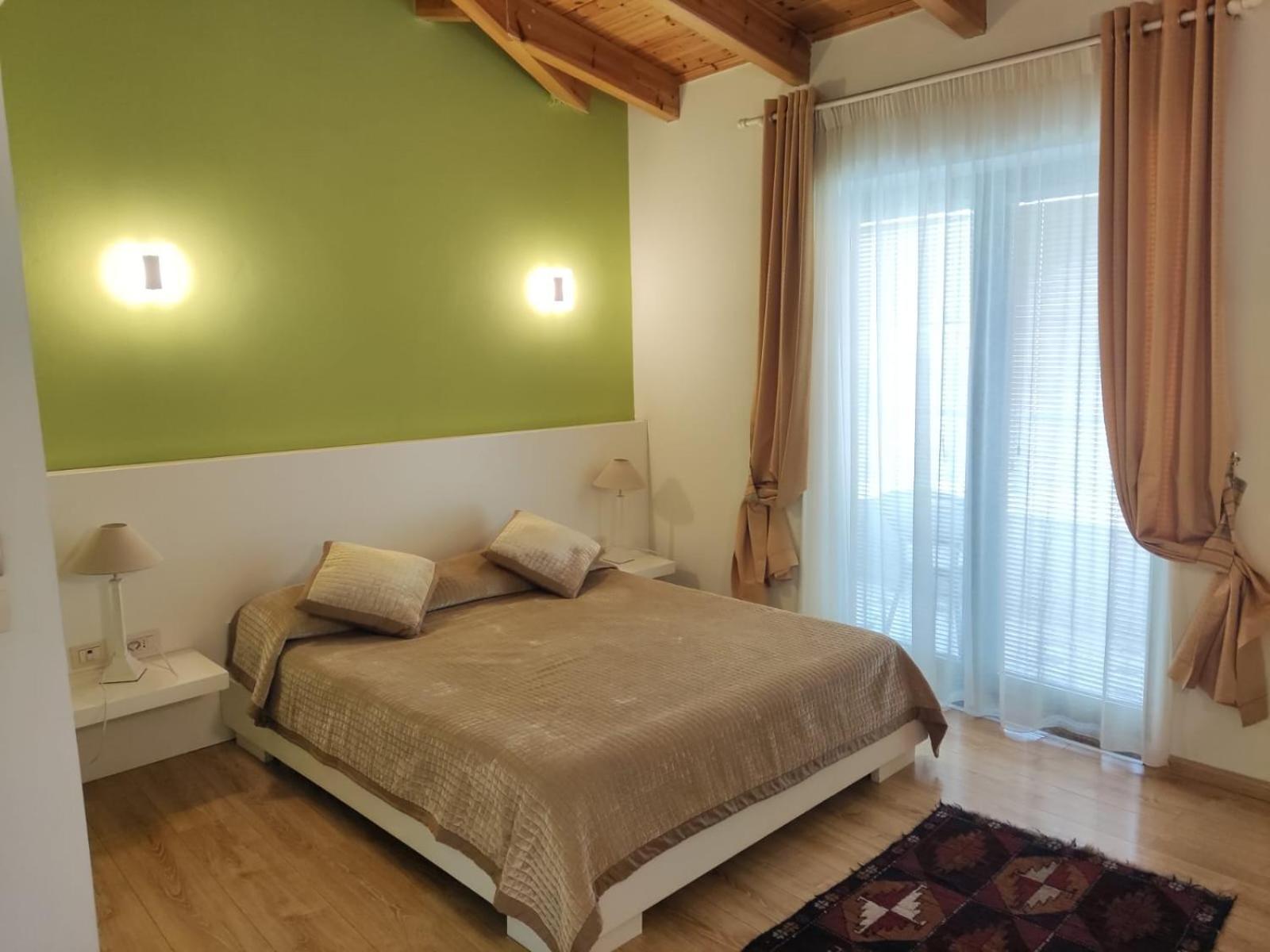 Hotel & Restaurant White 3*