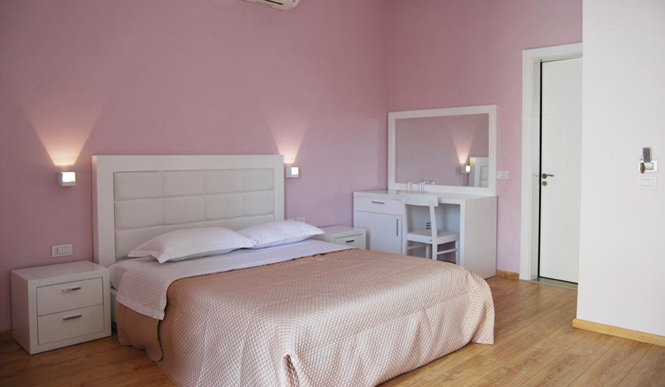 Hotel & Restaurant White 3*