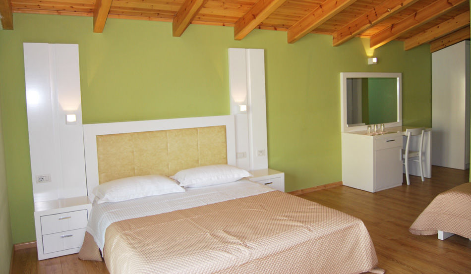 Hotel & Restaurant White 3*