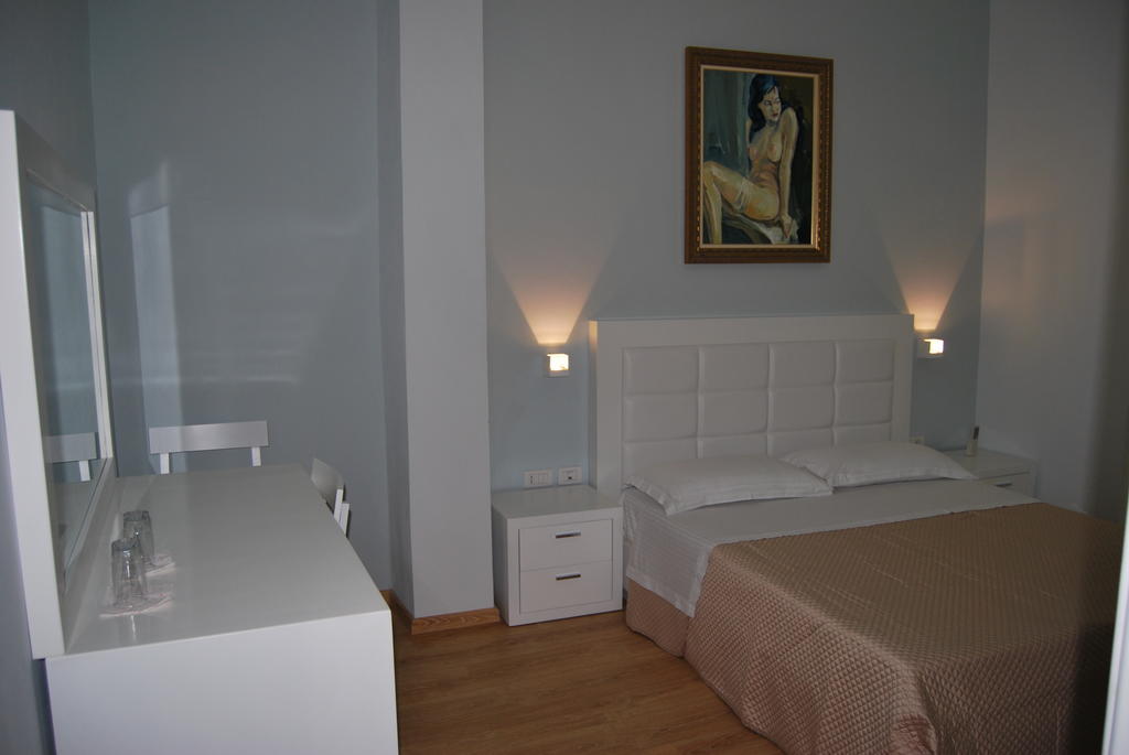 Hotel & Restaurant White 3*