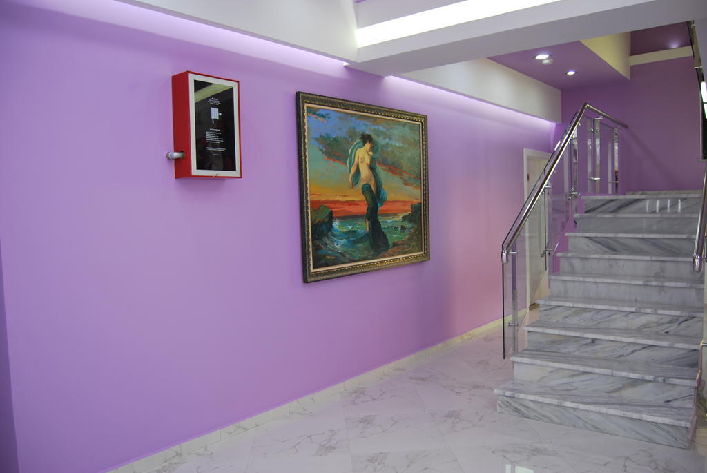 Hotel & Restaurant White 3*